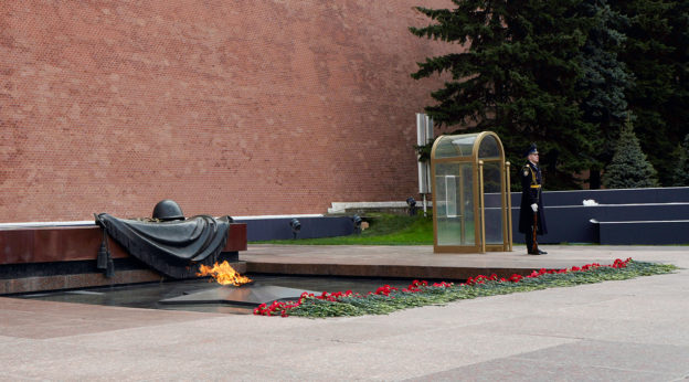 #ВозложениеВенков #МогилаНеизвестногоСолдата #АлександровскийСад #ДепартаментНациональнойПолитики #ЗемлячестваМосквы #НациональныеОбъединения #СоюзНаций #Патриотизм #Церемония #Москва